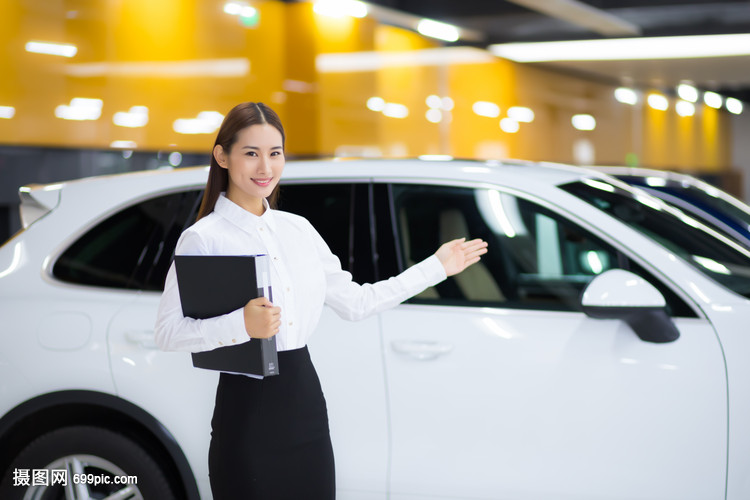 汽车销售行业的商务女性 驾驭挑战，成就非凡