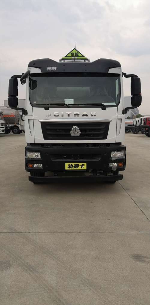 重汽汕德卡30方铝合金油罐车 高效安全运输的首选方案